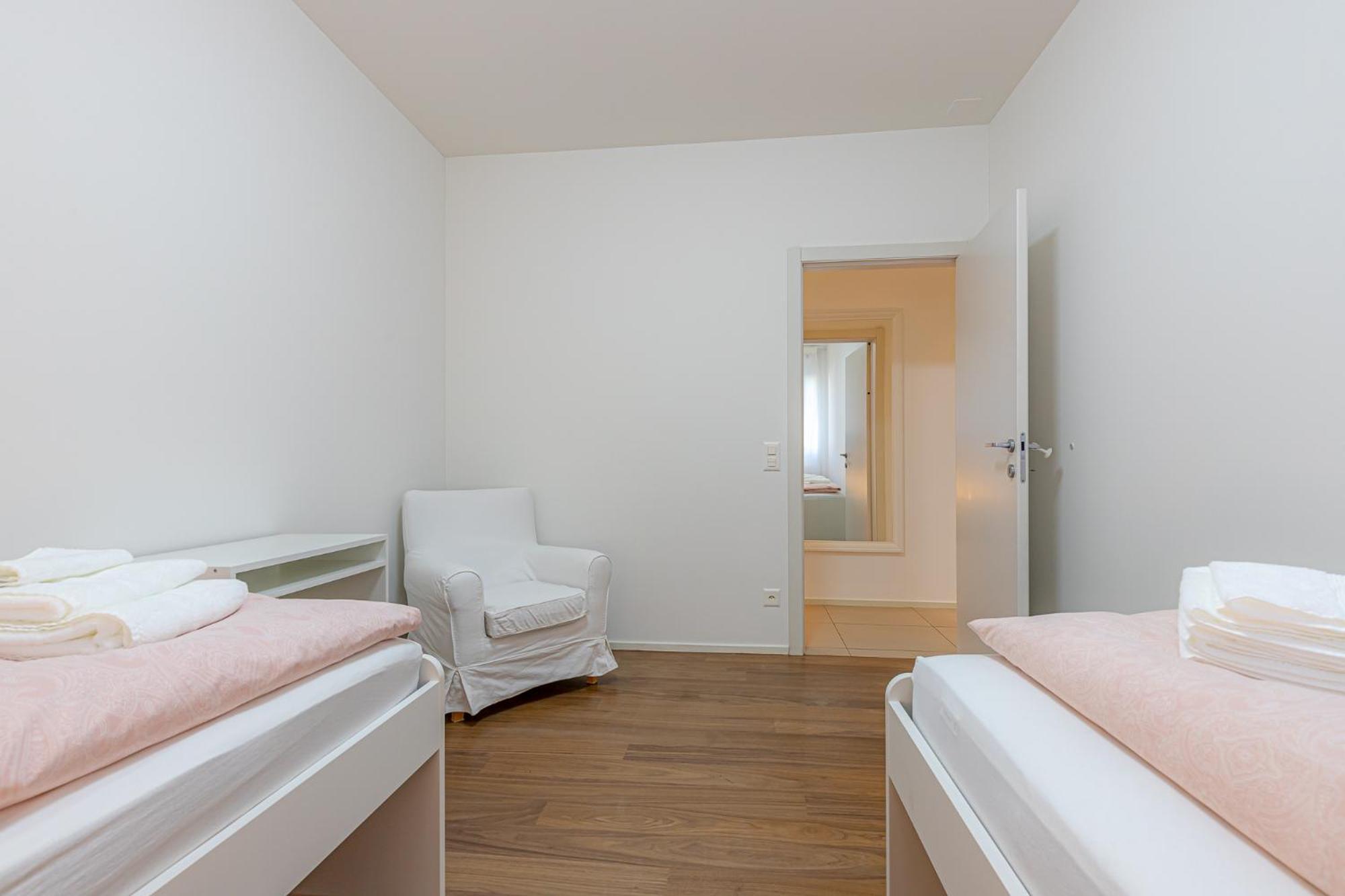 Imperial Of Lugano 3 With A Lake View Behind The Station And 10 Min From The Lake Of Lugano Zewnętrze zdjęcie